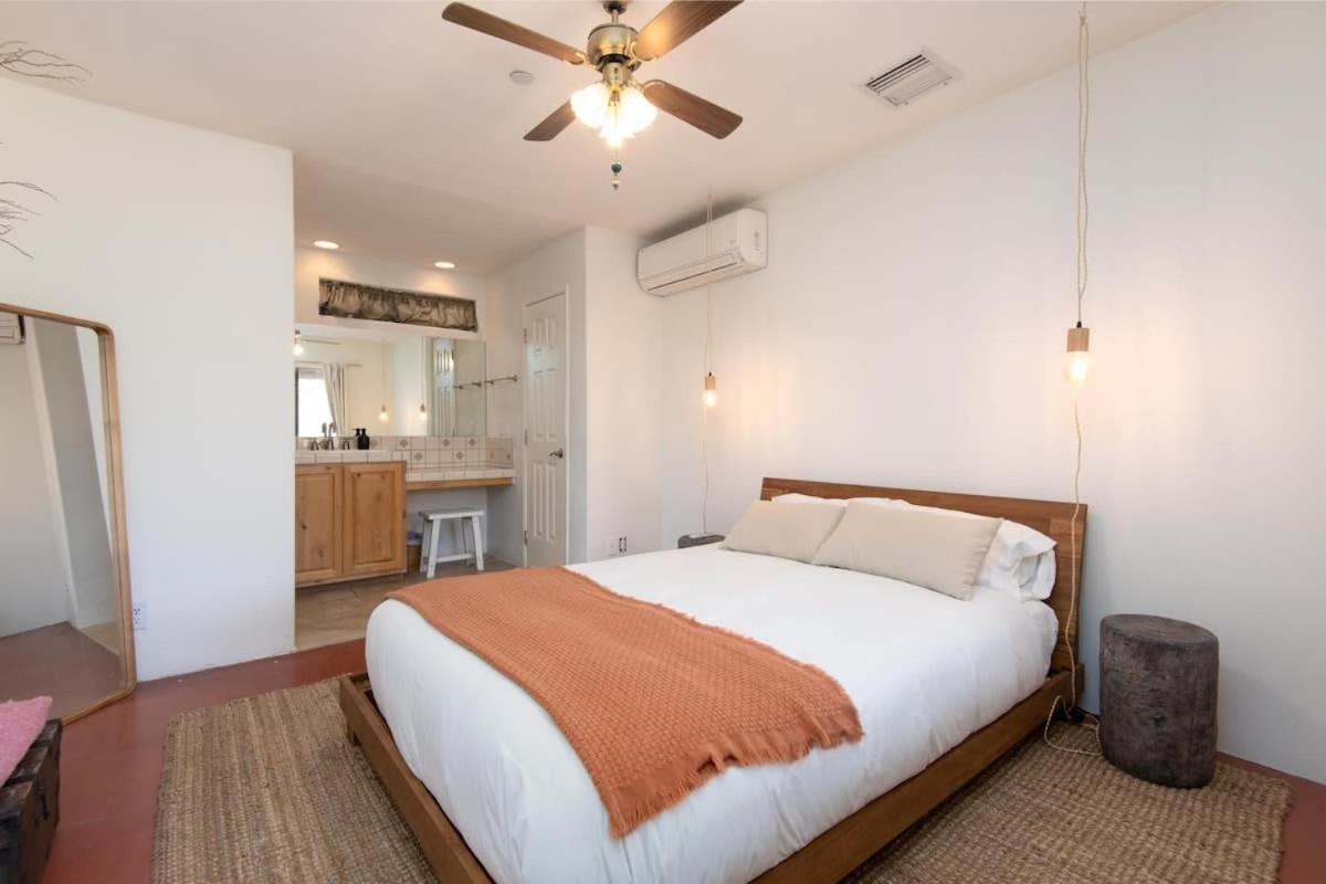 Renovated Lodge - Room 1 With Pool Access ジョシュア・ツリー エクステリア 写真