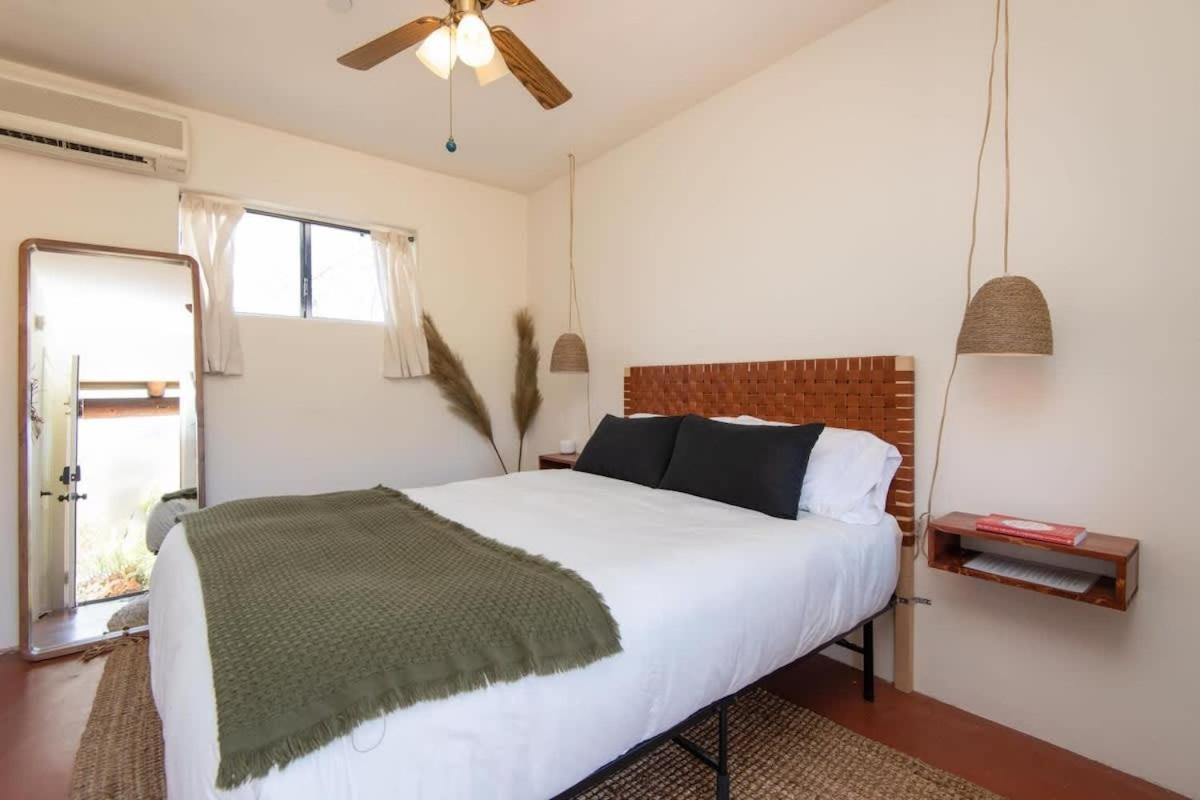 Renovated Lodge - Room 1 With Pool Access ジョシュア・ツリー エクステリア 写真